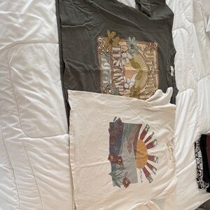 Altar'd State Olive Green and Cream Graphic Short Sleeve Tees